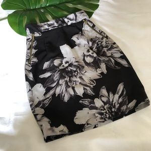 H&M Mini Floral Pencil Skirt Size 2